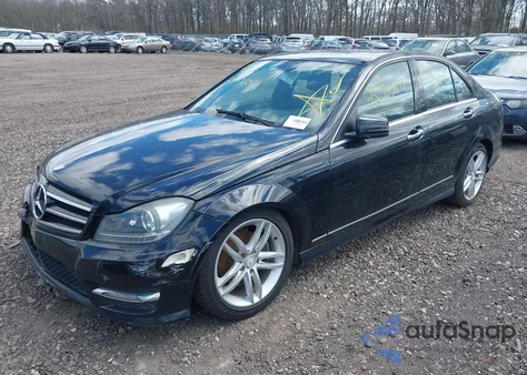 2013 Mercedes-Benz C 250 Luxury/Sport из США, поврежденный, VIN WDDGF4HB4DA776051